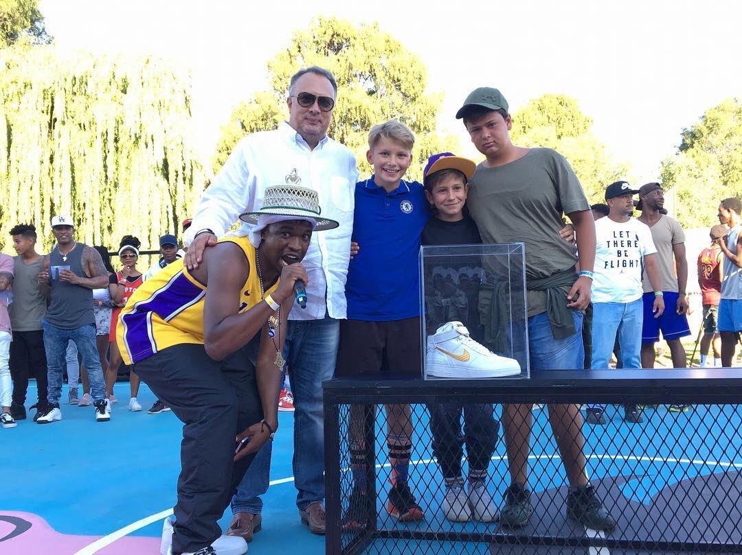 yomzansisneaker's tweet photo. And after the auction....Sold for R6500 #AF100 @justdon AF1 Hi custom by @BLACKFAFF #BattleForceJHB ๐ https://t.co/0XouAfUZ52