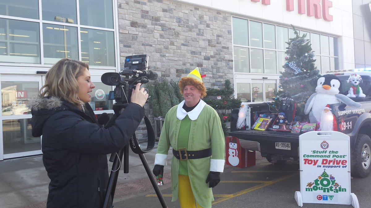 SouthSimcoePS's tweet photo. Thank you @KristajSharpe @CTVBarrieNews for helping to #StuffTheCommandPost and covering our Toy Drive. https://t.co/spT5EgkTOG