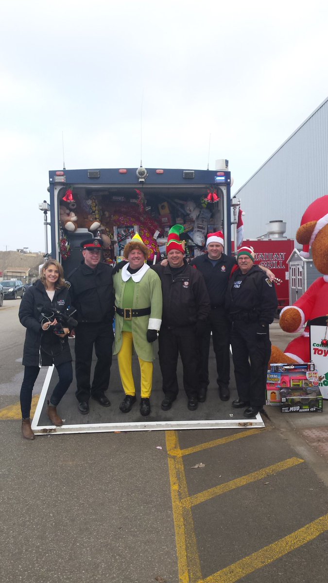 SouthSimcoePS's tweet photo. Thank you @KristajSharpe @CTVBarrieNews for helping to #StuffTheCommandPost and covering our Toy Drive. https://t.co/spT5EgkTOG