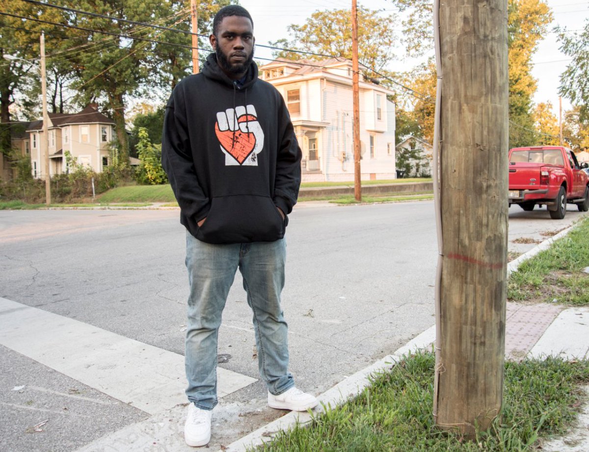 ulsphis's tweet photo. “The Power of Truth” is a story about the school’s Youth Violence Prevention Research Center & its youth fellows published in the latest issue of @uoflMagazine. #YVPRC https://t.co/ZsukbWM3iW @yvprc #youthviolence #westlouisville #louisville #publichealth #L1C4 https://t.co/ckF3gbXmpI