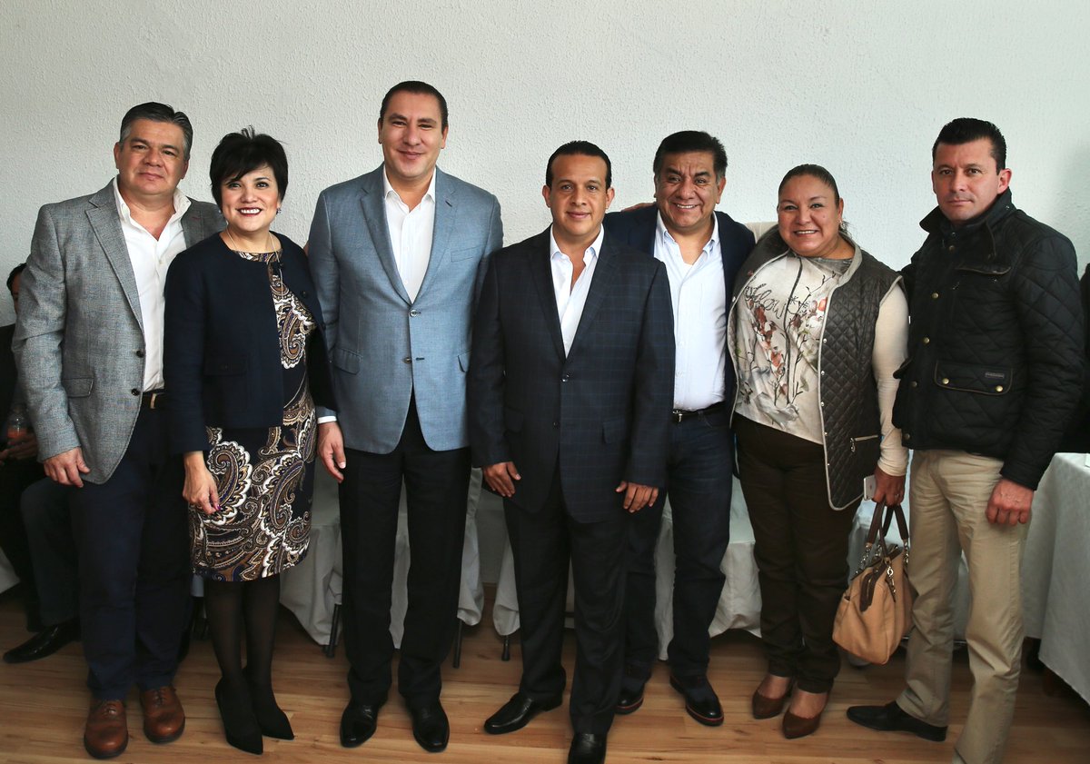 RafaMorenoValle's tweet photo. Mi reconocimiento a Jorge Espinosa Arciniega, me encuentro en su Segundo Informe de Labores como presidente municipal de Soyaniquilpan de Juarez, #EdoMex. https://t.co/Lzpto62qhU