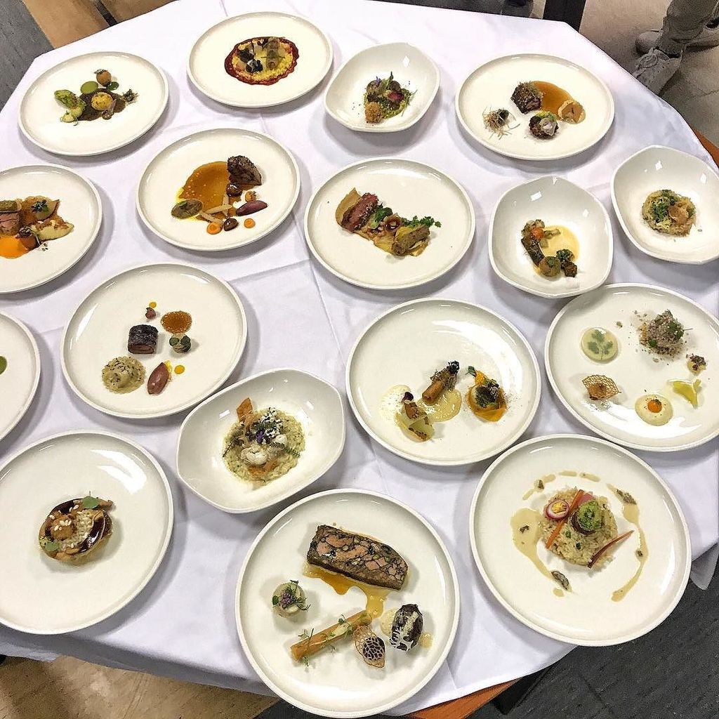 Plates from the Hungarian Bocuse d'Or selection
Finals in February!
#jokuti_bocusedor
#foodie #bocusedor #chefcompetition #bocusedorhungary #hungexpo #truecooks #twitter