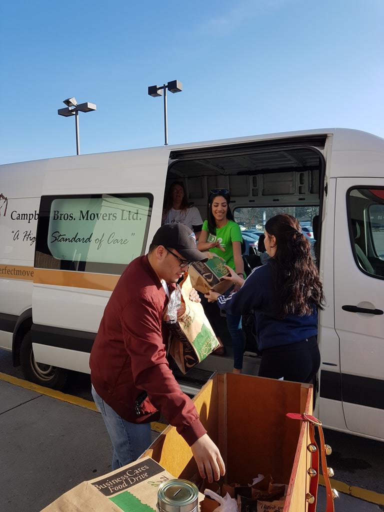 Filling up the van round 2! Amazing day at #BusinessCaresFoodDrive! <a href="/Vduongtd/">Sam Van Duong - TD Mobile Mortgage Specialist</a> <a href="/Youmna_AbouAly/">Youmna Abou-Aly</a>