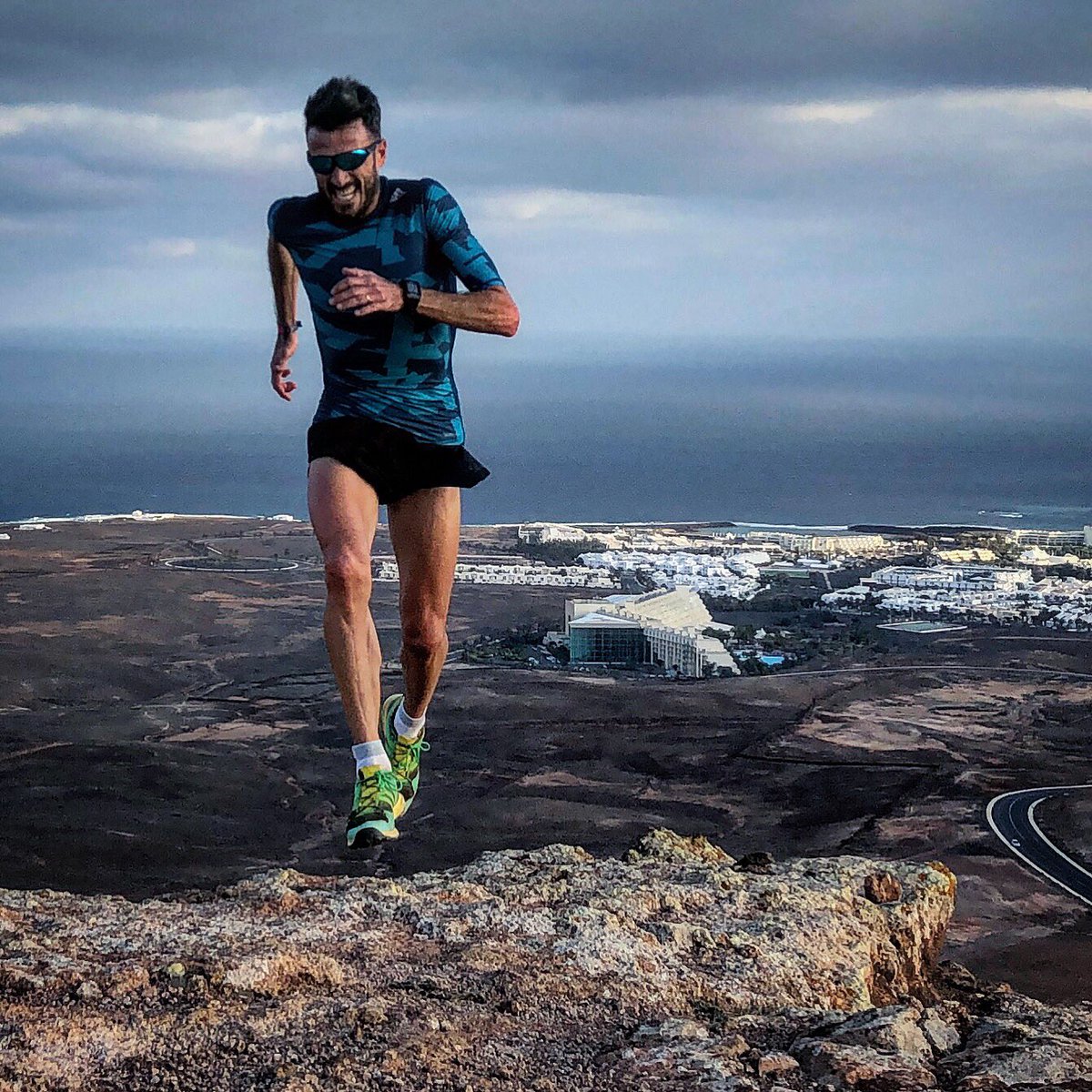 chemitamartinez's tweet photo. De nuevo en Lanzarote, en la isla, en mi rincón favorito...
En el volcán!!
Es pura energía para el alma...❤️
Buenas noches mundooooo
#lanzaroteesd https://t.co/h4hBV1jFOT