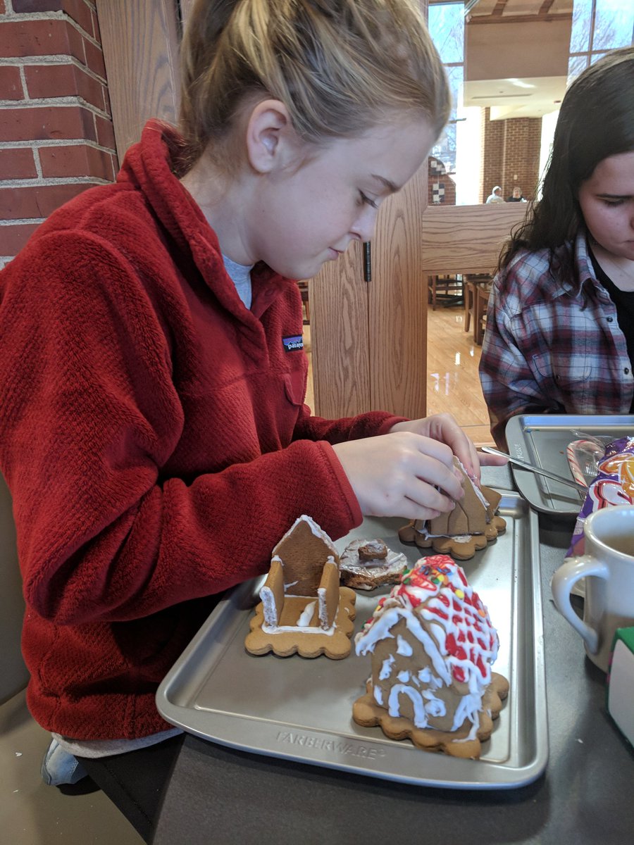 MadeiraSchool's tweet photo. Having fun decorating a gingerbread village! #weekendsatmadeira https://t.co/SMUz61XsMu
