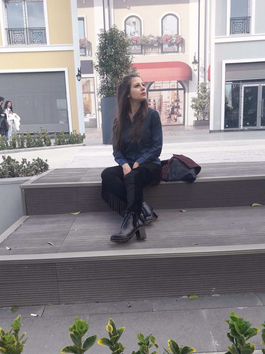 Yeni Moda Yazımız...
👉 goo.gl/JbQB1x
#lipstick,#pantolon,#trausers,#corap,#socks,#ayakkabi,#shoes,#koton,#pierrecardin,#streetstyle,#fashion,#beatiful,#çizme,#uzunçizme,#boot,#winter,#winterstyle,#ilkbahar,#spring,#araliktabaharruzgari, #aralik,#december