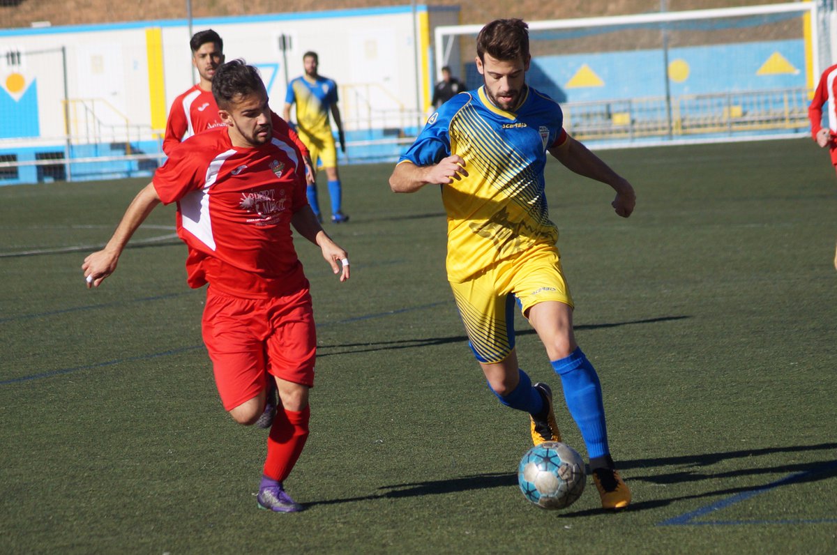 Pepe frena la ratxa de la <a href="/ULlefia/">Unificación Llefià CF ♥️🤍</a>; el <a href="/ytfaoficial/">Young Talent</a> és humà i el @LloredaCF ja és un ésser diví. CRÒNICA #futbolcat badaloní: bit.ly/2AoLKdR per @m_exposito93 #2cat2 #3cat4 #4cat14 #4cat16 #futbolcat