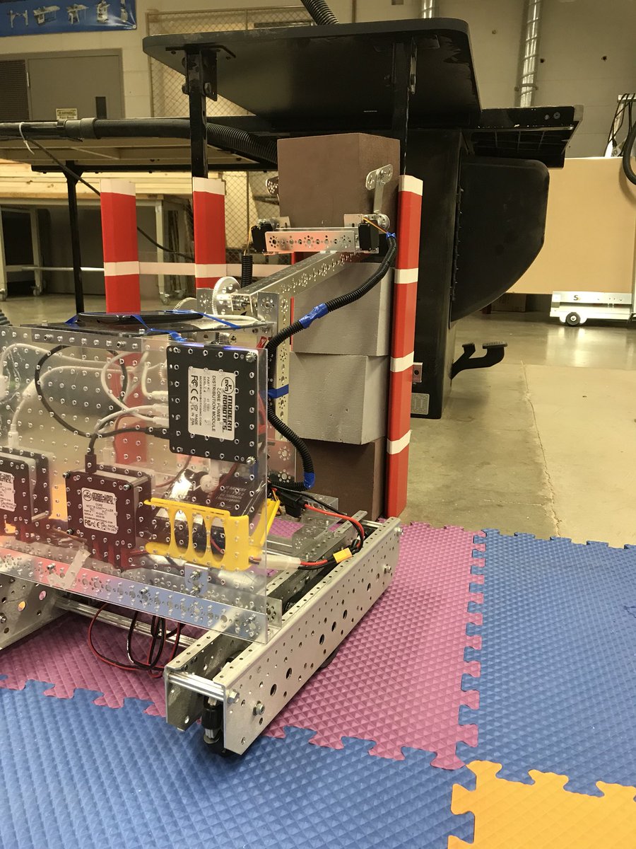 sunburst_robots's tweet image. Hard at work for our Columbia Heights Qualifier! Who will we see there?