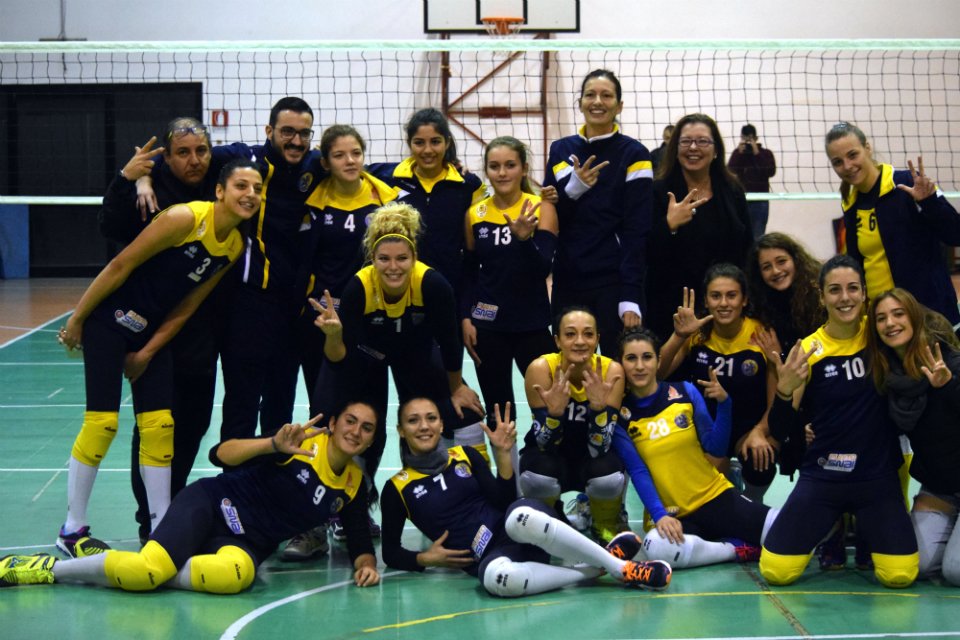 CopertinoMagik's tweet photo. Strepitosa partita delle nostre ragazze che travolgono la #NewVolleyTorre e conquistano la settima vittoria in campionato #ForzaMagik #VolleyMagikCopertino #NoisiamolaMagik @fipavpuglia #volley #volleyball #Pallavolo https://t.co/eUPD7MlOkp