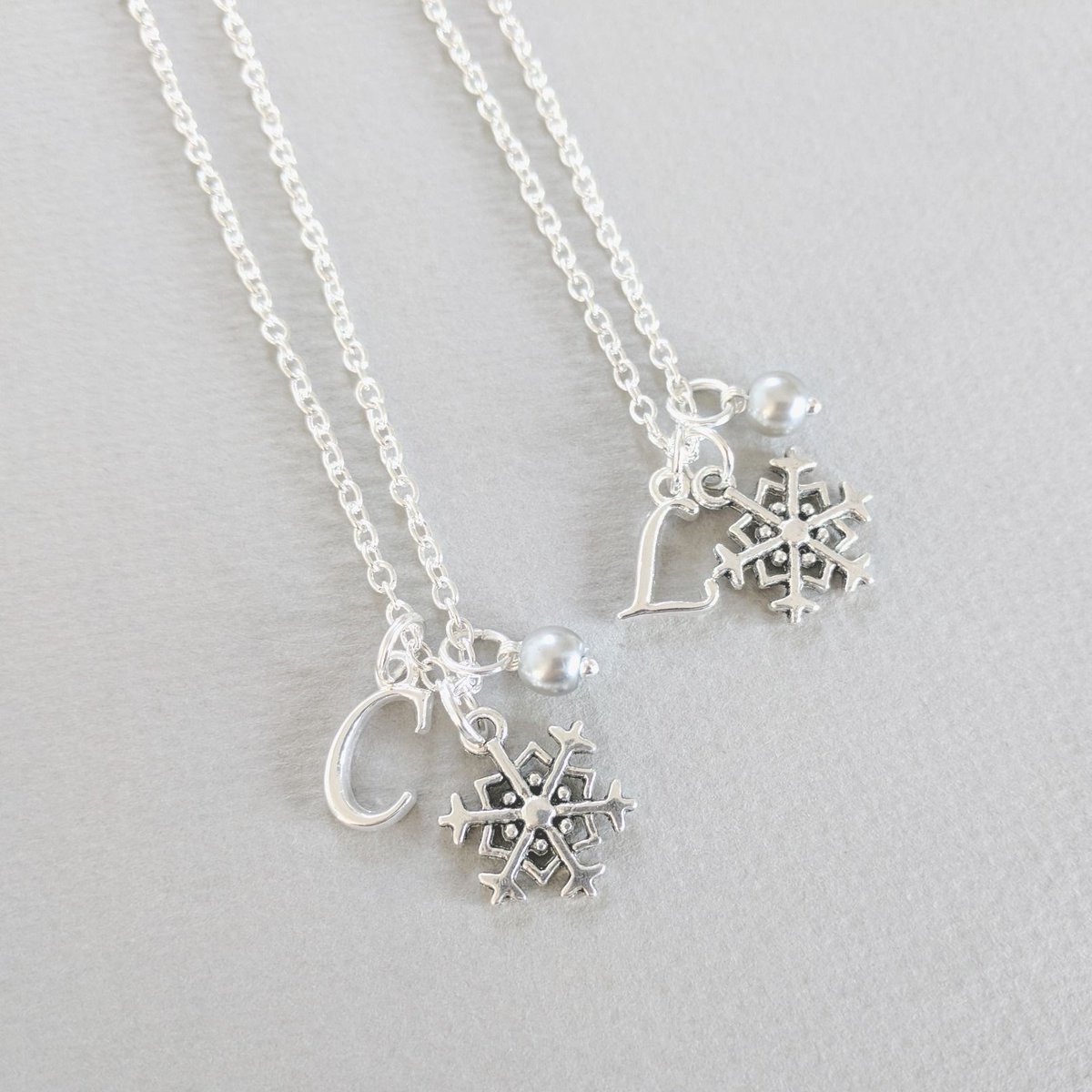 FunkyPinks's tweet image. These pretty #snowflake charm necklaces can be personalised with different initials and colours! buff.ly/2AJ2Sfa #CraftHour