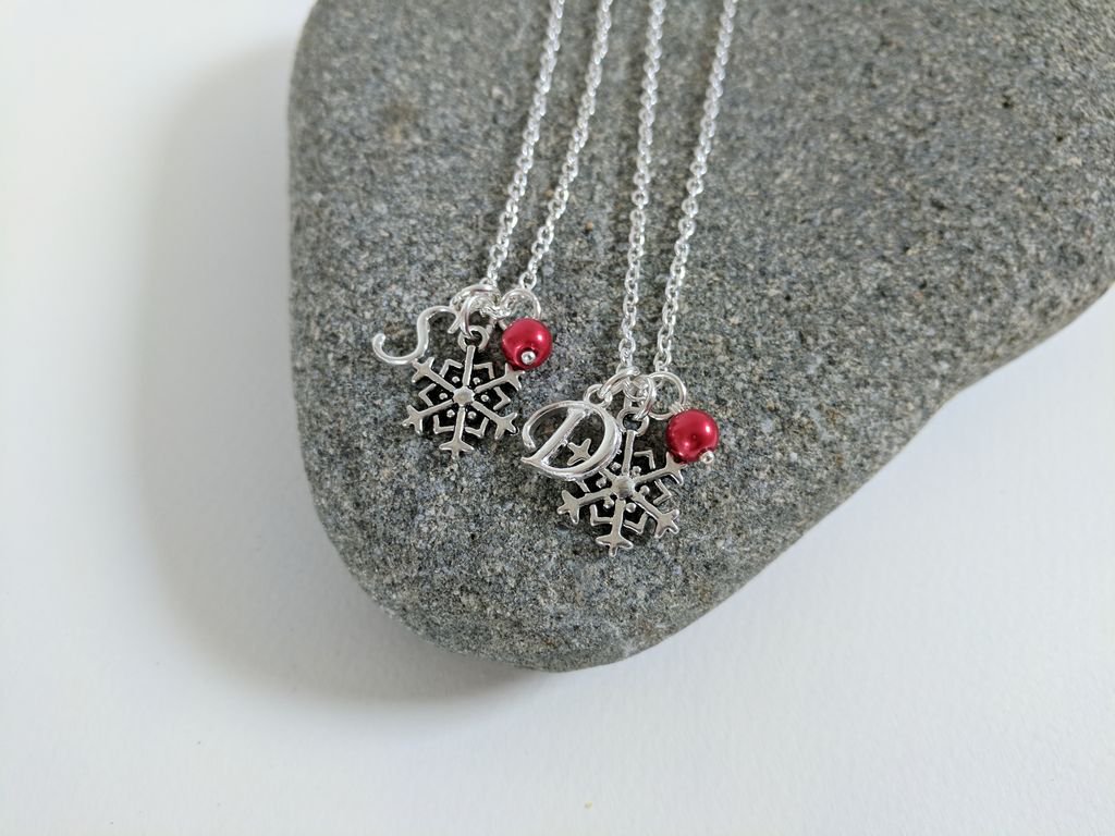 FunkyPinks's tweet image. These pretty #snowflake charm necklaces can be personalised with different initials and colours! buff.ly/2AJ2Sfa #CraftHour
