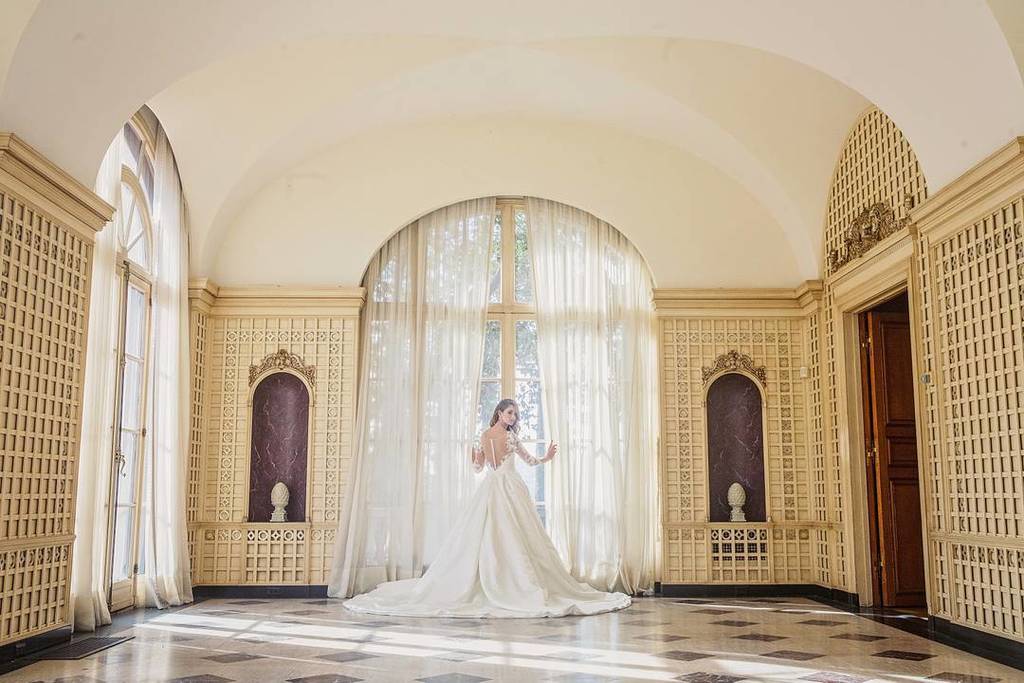 Our Alex gown is perfect for a hotel or open space wedding! #ElvetCollection only available in our LA boutique! Coordination: <a href="/charis_events/">Charis Events</a> // Floral Design: <a href="/designerdana/">Dana Gorby</a>.lee // Photography: <a href="/andyseostudio/">Andy Seo</a> // Gown: <a href="/jinzabridal/">Jinza Couture Bridal</a> // HMUA: @viviantranmakeup // Jewelry: <a href="/marga/">ً</a>…