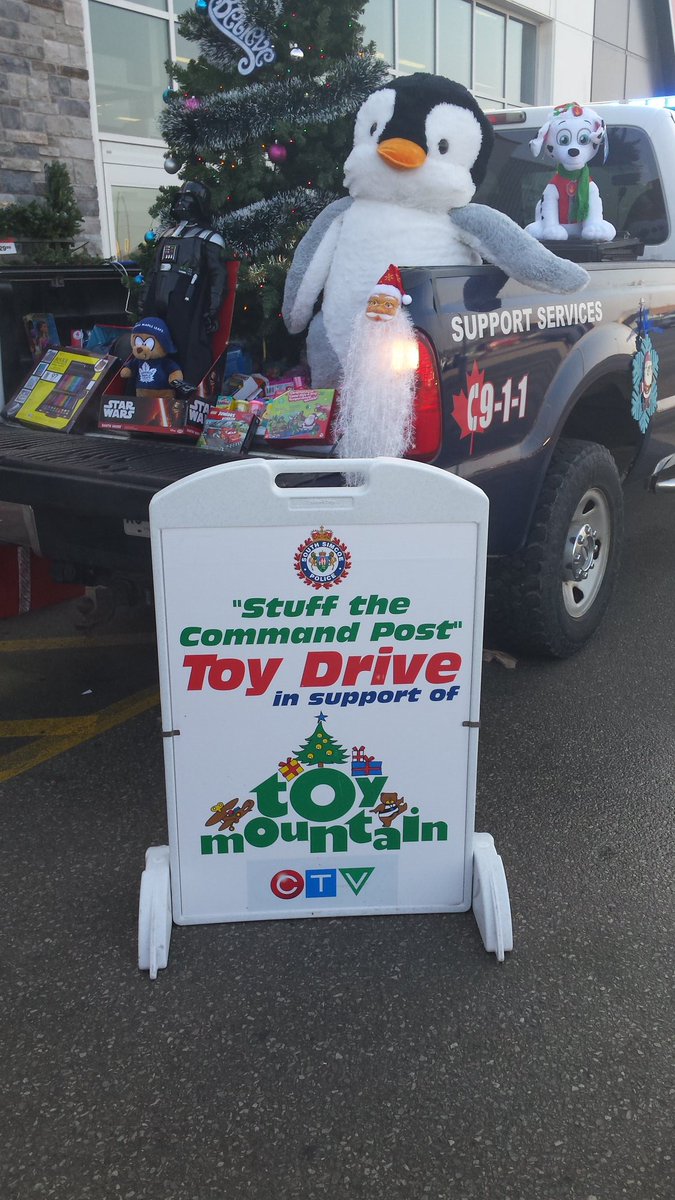 SouthSimcoePS's tweet photo. Thanks to all the children who are supporting our #StuffTheCommandPost Toy Drive this weekend with @CTVBarrieNews
Kids helping kids! https://t.co/yumImxBw42