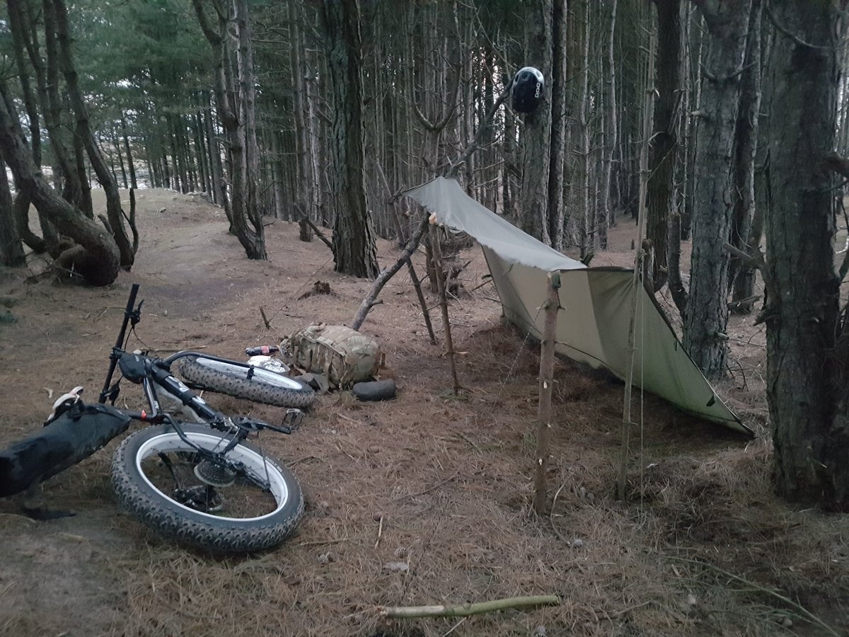 JeffPrice1j's tweet photo. #GFBD2017 #NorthWales #fatbike @FatBikecom @salsacycles #Mukluk #bivvy #tarp #LunarHalo #celticcross #newfriends https://t.co/kChKIIcIpB