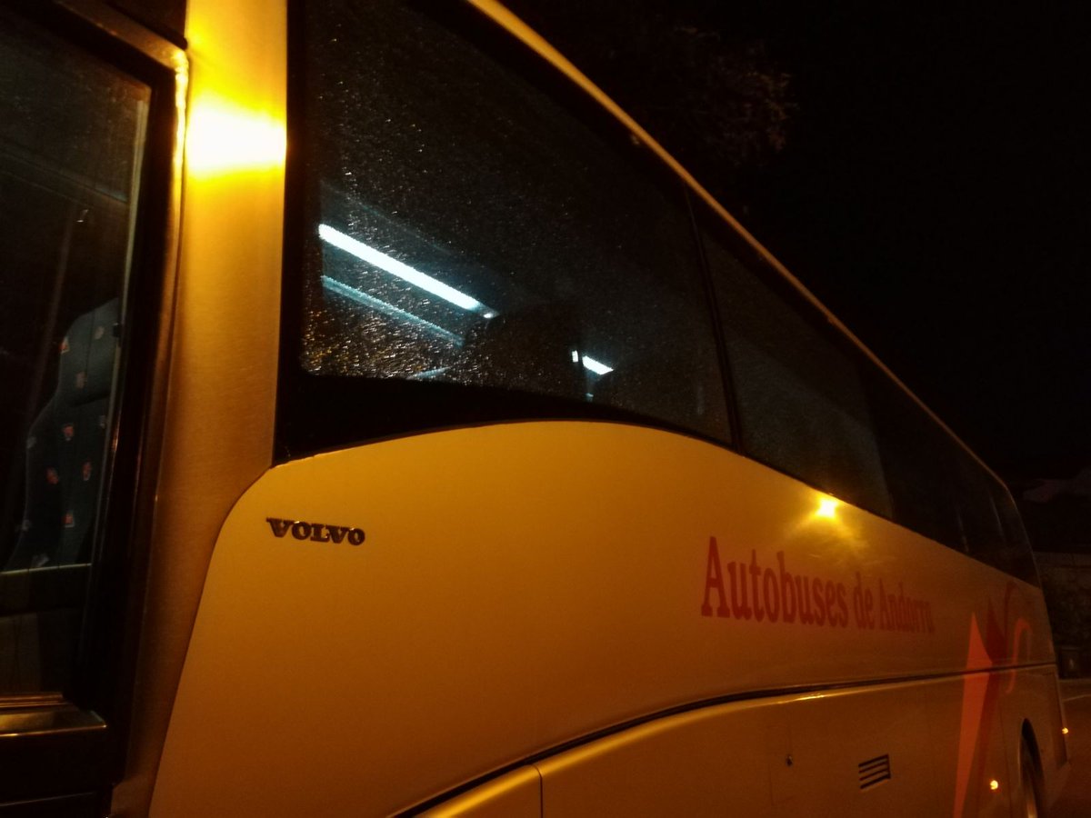 AndorraCF's tweet photo. El autobús de los aficionados del Andorra CF ha sido apedreado en Alcañiz. https://t.co/ocnLNw94dg