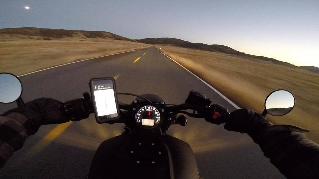 ROKFORM's tweet photo. Great shots of the #Rokform #motorcyclemount 👌
#Repost @copten
・・・
Great ride brother! 🌄 @tyguy_1 #IndianMotorcycle #BikeRide #IndianScoutBobber #California #IndianScout #StateRoute79 #Icon #S2 #StateRoute74 #AGVSport #Rokform #SpeedAndStrenght #GoPro #Hero5 #Sena https://t.co/f2s9396Owv