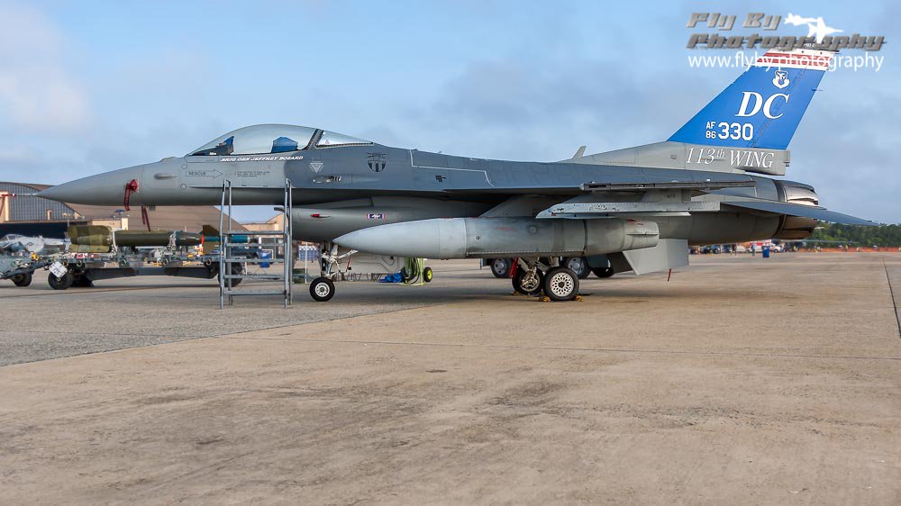 jwolvmp's tweet photo. Capital Wing King
https://t.co/fXrBmb6EMn
An F-16 assigned to the 121st Fighter Squadron, DCANG marked for the 113th Wing Commander on static display for the 2017 Joint Base Andrews Air Show.
#aviation #flying #F16 #Viper #DCANG #2017JointBaseAndrewsAirShow #FlyByPhotography https://t.co/DTz6r5dY0u