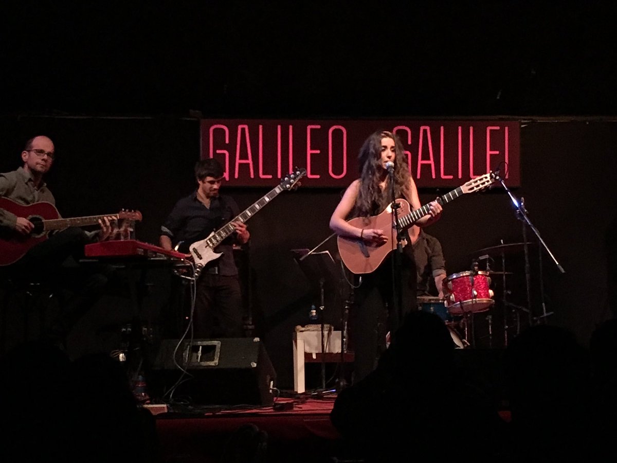 Paula_Bila's tweet photo. Aquí tenéis algunos momentos del pasado viernes en la @salagalileo de #Madrid. Muchísimas gracias a todos los que vinisteis y a todos los que de alguna u otra manera estuvisteis con el corazón. 💜💜💜

#paulabilá #salagalileogalilei #galileogalilei @TresPecesMusic https://t.co/EehOC8MRjG