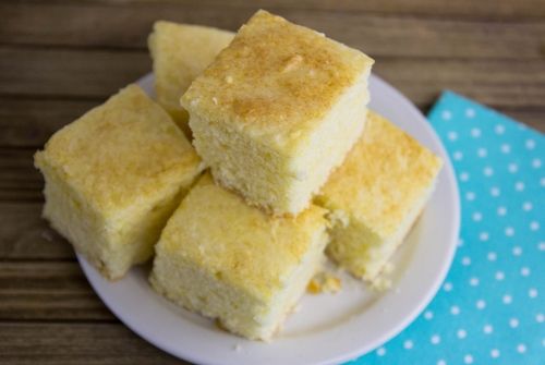 Find out how <a href="/ardennefarm/">Ardenne Farm</a> makes this #glutenfree cornbread extra sweet. The perfect side for all your fall faves! bit.ly/2yS96t5