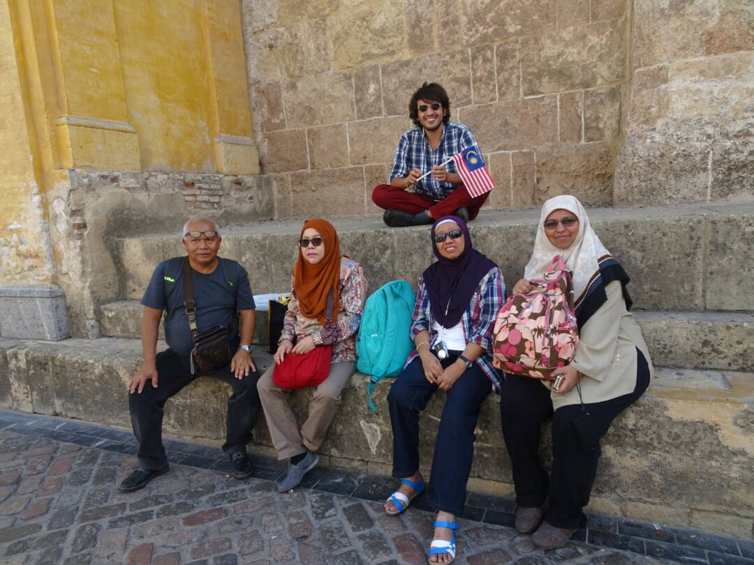 alhamratour's tweet photo. Visiting the #Mosque of #Cordoba with a Malaysian group, it was such a warm autumn day!😓😀 Discover #Andalusia and #Spain with alhamratour! #muslimtravelers #halaltourism #halallifestyle https://t.co/nuuhCnBgRG