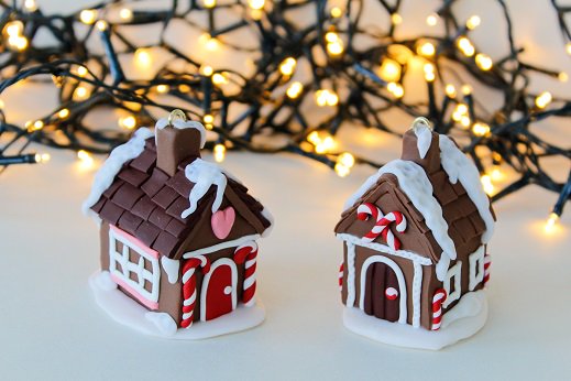 LJCraftco's tweet photo. #crafthour Can't bake? Then get these ready-made polymer clay Gingerbread Houses, Available at https://t.co/7ecOnlRE1o and where we send Santa our dreams, wishes, hopes and desires is via a traditional postbox. #HandmadeHour #onlinecraft https://t.co/5zVlqeyqaC