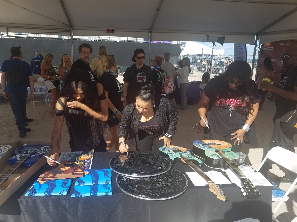Strokin_'s tweet photo. Salt-N-Pepa autographing guitars posters and drum heads #riptide2017 #riptidefest #fordrocks #sffrocks @soflaford https://t.co/5oSdW3GrU4