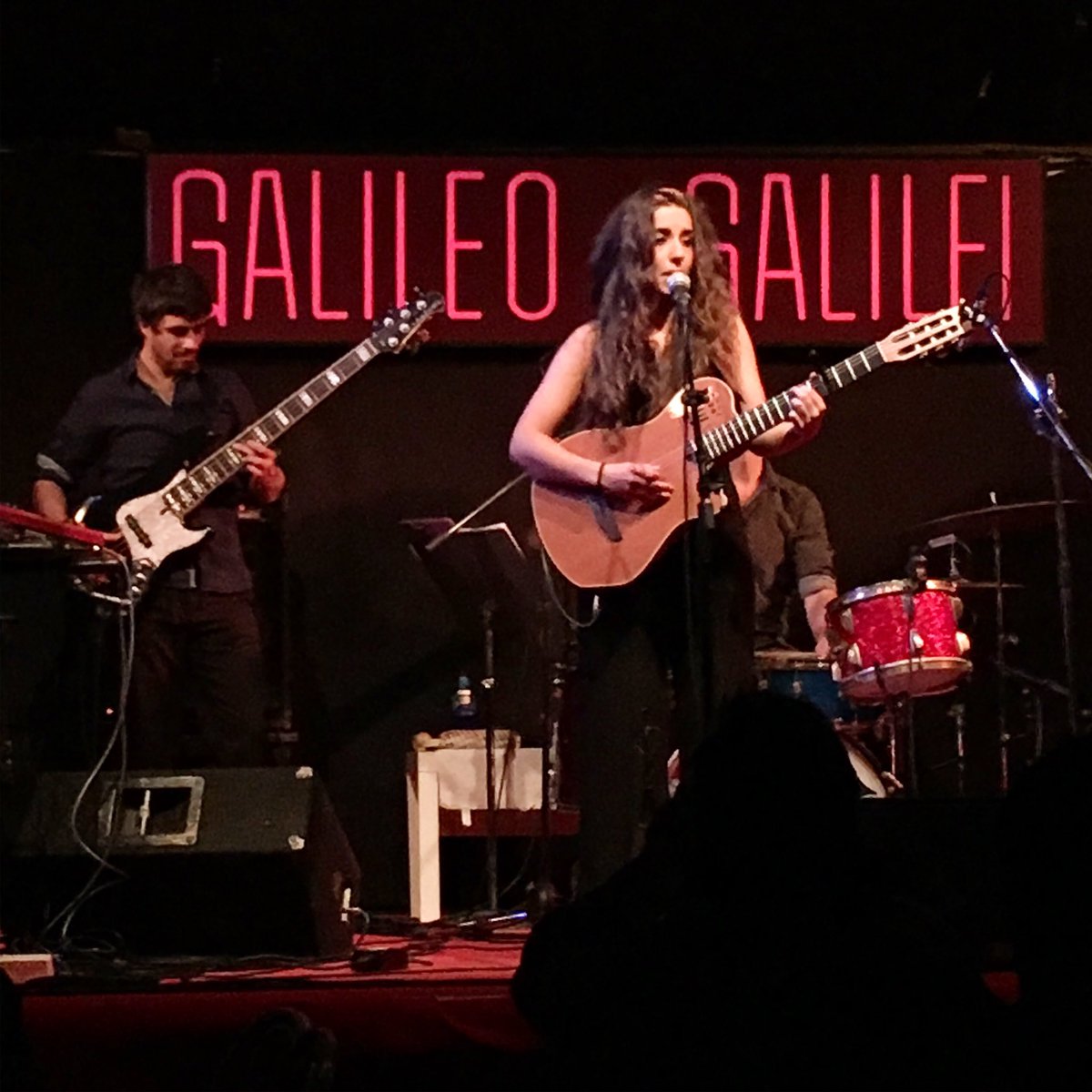 JLorbada's tweet photo. El pasado viernes se presentó en la @salagalileo de Madrid la cantante de Chiclana @Paula_Bila. Lo suyo es el blues pop, con ecos del soul, el jazz y el folk, cantado como si fuera una solista negra sin acento andaluz gracias a sus cinco años viviendo en Irlanda.       #paulabilá https://t.co/JXt8gZPa5I