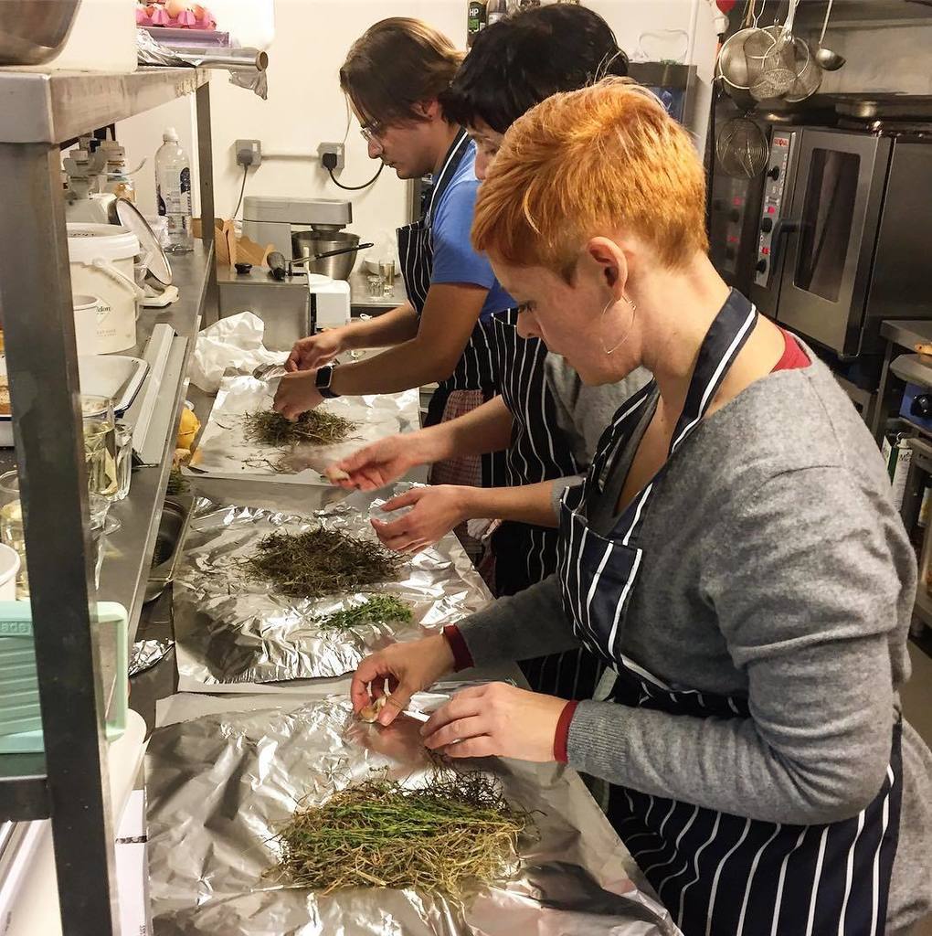 Because why not cook your potatoes in hay 🥔 ift.tt/2kidP0L