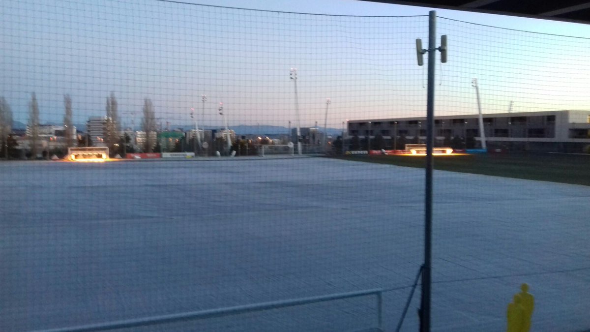 Jose81FM's tweet photo. El fin de semana comenzo a trabajar la luz artificial para acelerar la recuperación en los campos de entrenamiento https://t.co/lLSP15im7g
