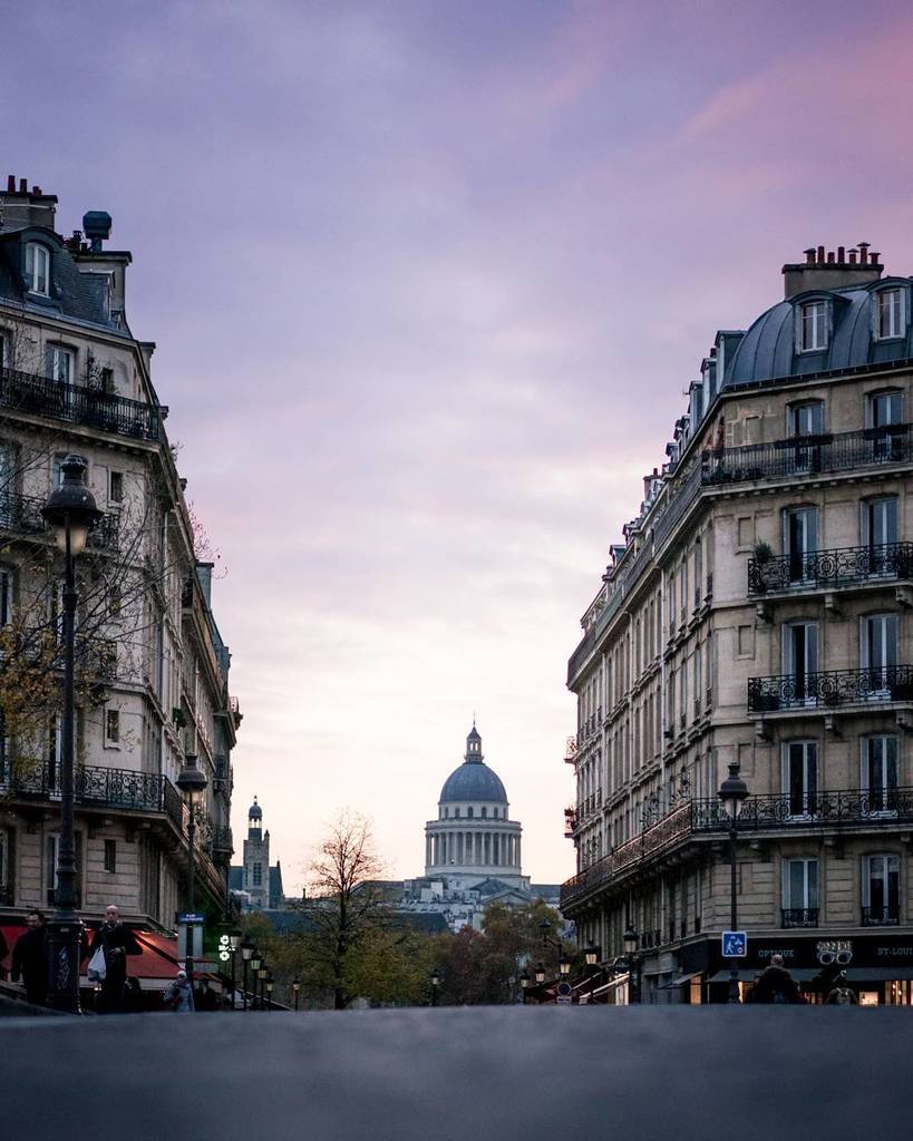 Souvenir d'une douce soirée 💜
.
.
.
.
#paris #iloveparis #parisjetaime #parisiloveyou #parismaville #parismonamour #igersparis #igparis #exploreparis #vscocam #vsco #topparisphoto #igeurope #igerseurope #instaparis #visitparis #hello_france #pariscit… ift.tt/2jGlaTR
