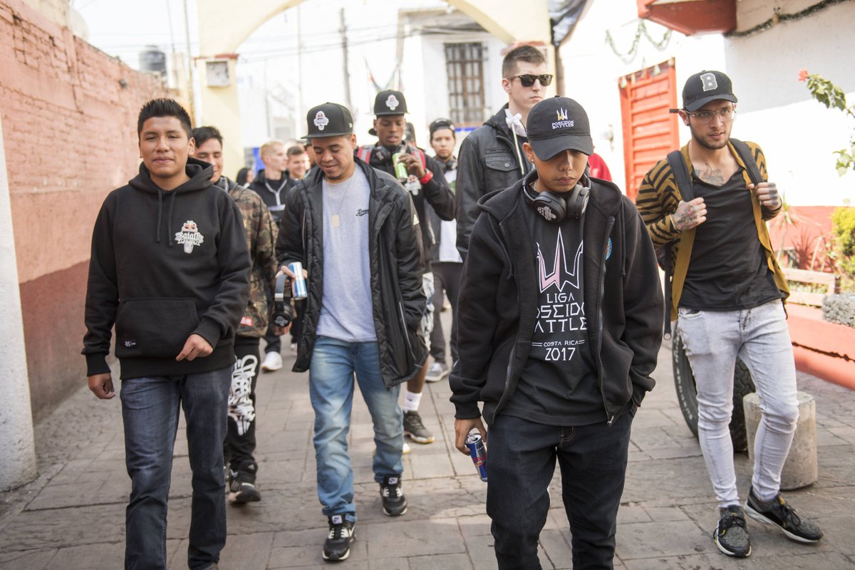 Faltan tres horas... Mira la Final Internacional de #BatallaDeLosGallos en vivo a través de redbull.tv/Batalla