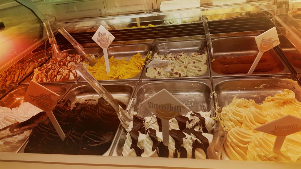 Martin_Flores_'s tweet photo. Os recomiendo el helado de #pistacho  de Giolatto en #Sevilla en c/ reyes católicos #gourmet https://t.co/f1n4y3RRtB