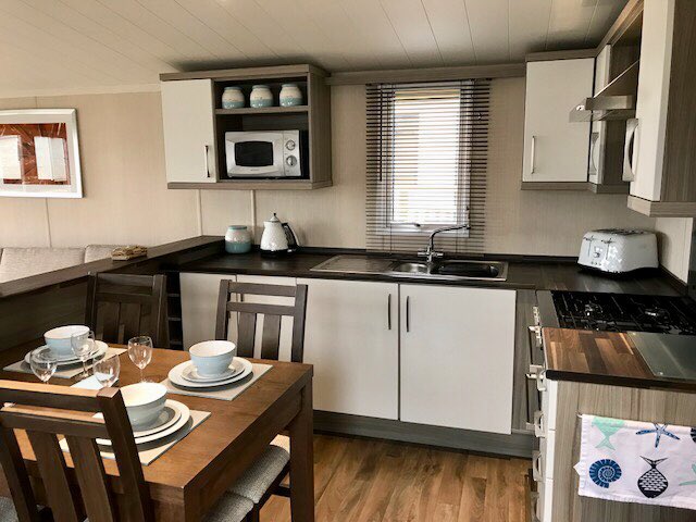 lydstephire's tweet photo. 3 Bed Swift Moselle for sale Bay View, Lydstep, Tenby £35,500 inc 2018 fee’s &amp; all costs! #static #caravan #lydstep #tenby #caravanforsale https://t.co/beIjlYDLXO