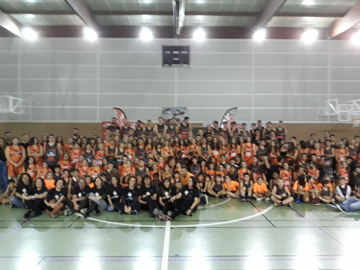 cbestudiantesct's tweet photo. Orgullo negro y naranja. Que GRANDES. Espectacular día de presentación y convivencia.#goestu #estuclub https://t.co/gKslMhas6v