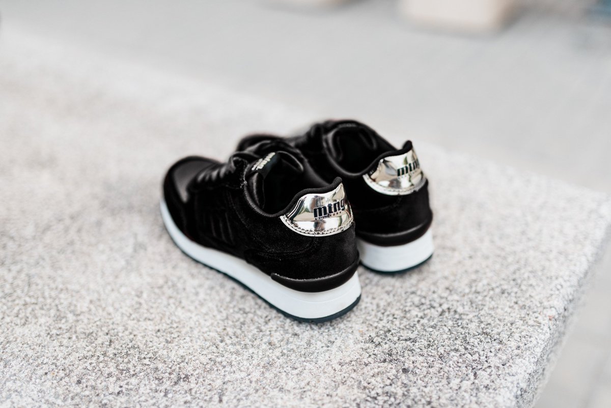 MTNGMustang's tweet image. ¡Un toque de terciopelo para terminar la semana! Nuestras sneakers Cris te esperan en la shop online: goo.gl/R46fgt

#mtngmustang