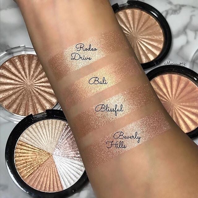 overlap Meget rart godt falsk OFRA Cosmetics på Twitter: "Too much ✨GLOW✨!? NEVER! We are absolutely  living for these swatches of @mariacast13 's #OFRAGlow collection😍 Use  code 'MARIA30' to save 💰 at checkout! #OFRACosmetics  https://t.co/JONTUASlaj https://t.co/B9K2HsUYHH" /