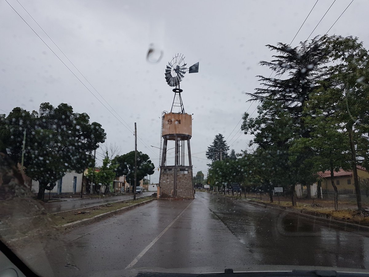 fincalacoti's tweet photo. todo en el mismo dia....#crazywheather https://t.co/AjZM2REmv7