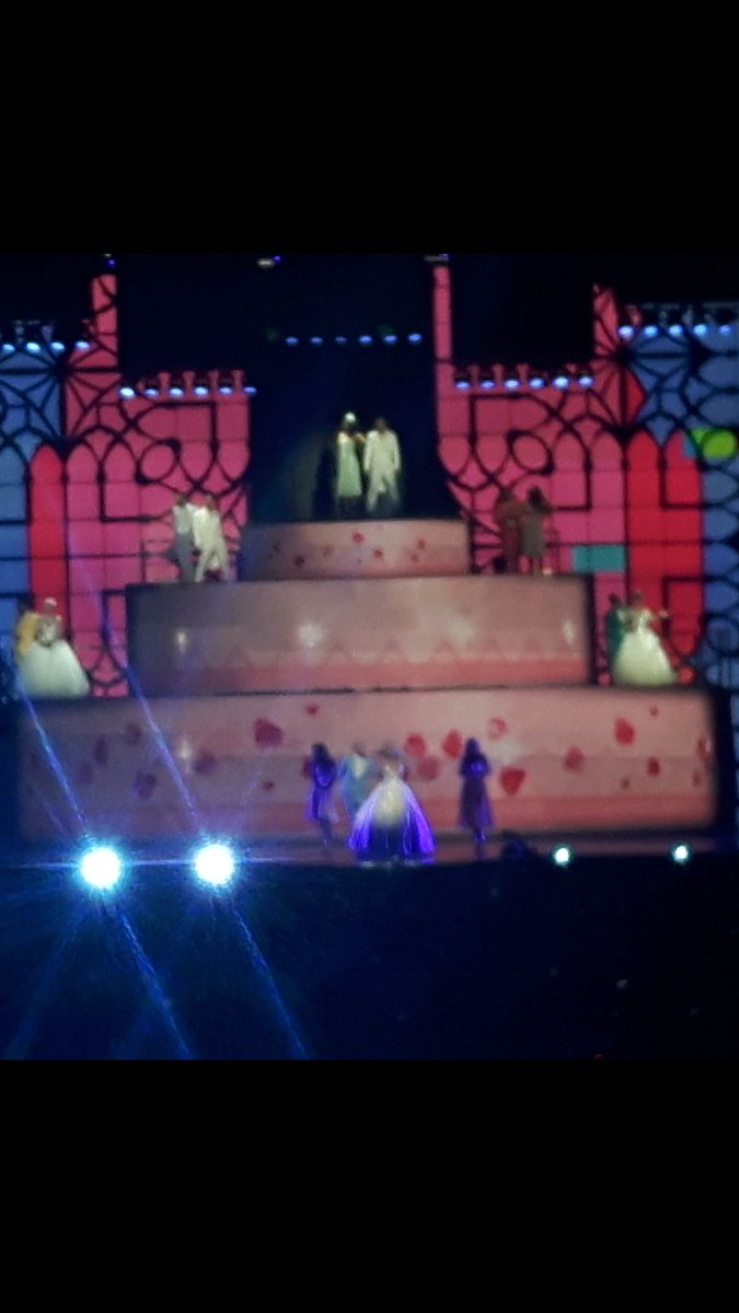 VicSmiith's tweet photo. @OfficialSteps have no idea how amazing they are!! First time back in the arena, it was slightly overwhelming and emotional but #wearemanchester 
#tragedy #20YearsOfSteps https://t.co/FBzFQkkK8z