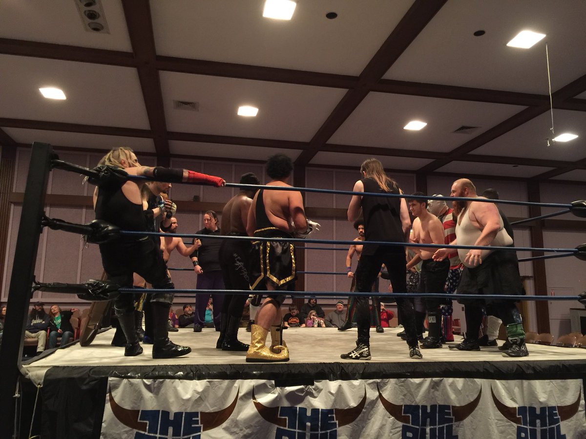 BedeLivingston's tweet photo. Battle Royale #TheWCWC #HungerSlam2017 ❤️ https://t.co/I6qQHdcU2M