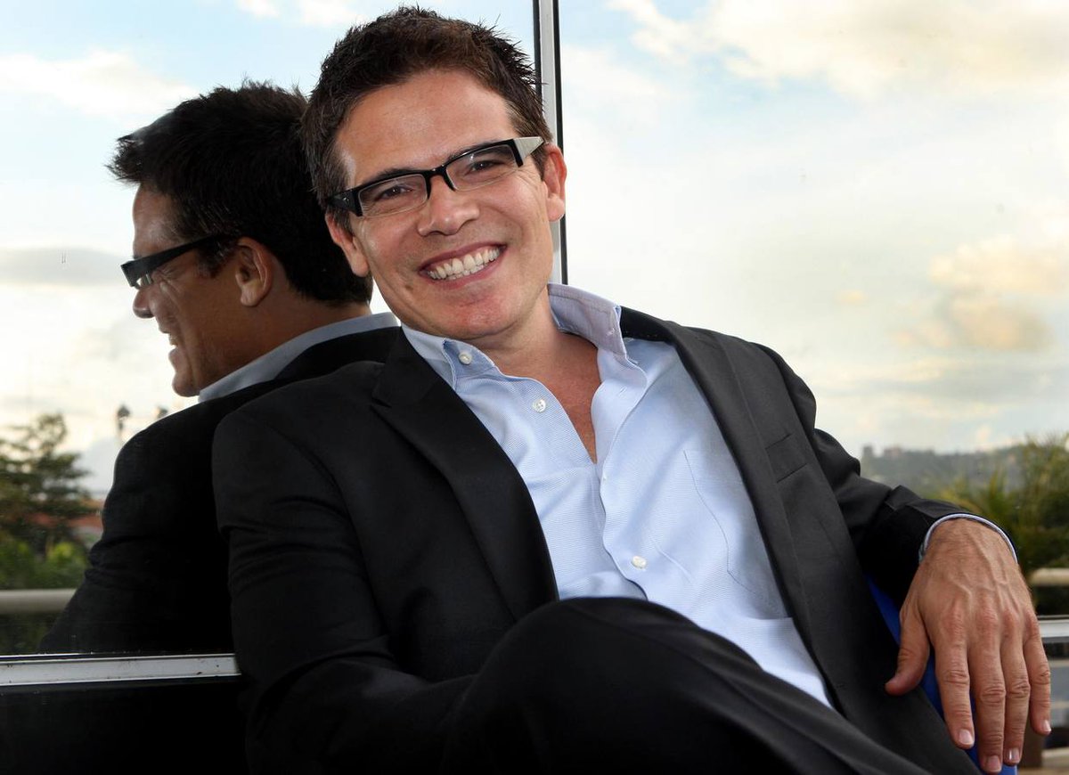 DolarToday's tweet photo. ¡HONORES! Nelson Bustamante ganó el Emmy por el documental RCTV: 10 años después -► https://t.co/Pn8EF1KEoO https://t.co/m33TEEtc0T