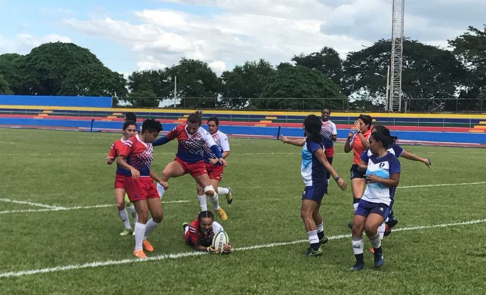 Segundo juego en la categoría femenina. Victoria 🇨🇷 24-5 🇸🇻 #JCAManagua2017 #Rugby7s #RugbyCostaRica #Managu2017