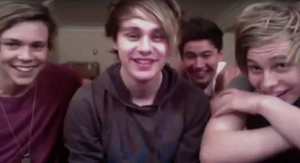 Hood9696's tweet photo. Happy Birthday Boys... 6 years... Beautiful number ❣️I hope you will be with us as long as possible. I love you 6 years ago, I love you now and I will love to the end 💞💣 #6YearsOf5SOS #5SecondsOfSummer #HappyBirthday https://t.co/grAVDUAHSY