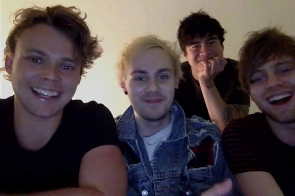 Hood9696's tweet photo. Happy Birthday Boys... 6 years... Beautiful number ❣️I hope you will be with us as long as possible. I love you 6 years ago, I love you now and I will love to the end 💞💣 #6YearsOf5SOS #5SecondsOfSummer #HappyBirthday https://t.co/grAVDUAHSY