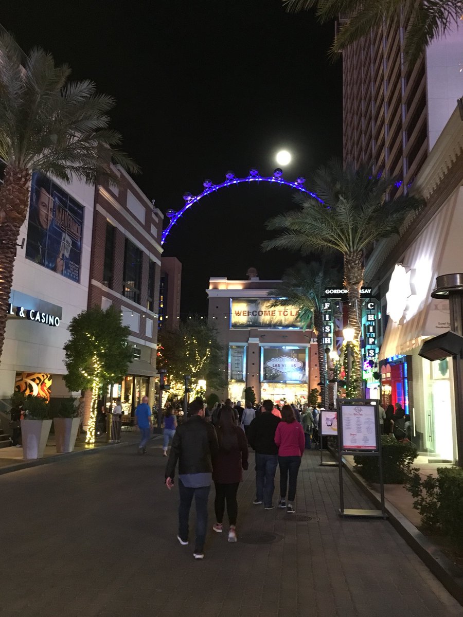 rustyzone's tweet photo. Pre- #SuperMoon over the #HighRolled #Vegas baby. #OhRusty Big show is tonight. https://t.co/Pjeu31b5qT