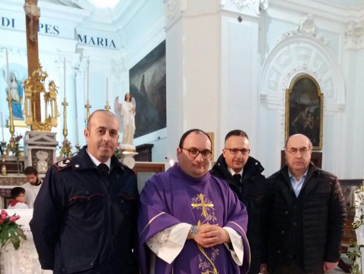 minopignata's tweet photo. Questa sera in Chiesa con i carabinieri per la ricorrenza della “Virgo Fidelis”. A loro la gratitudine per il lavoro che svolgono e per l’ultima brillante operazione per la legalità del nostro territorio https://t.co/62uTTyATVe