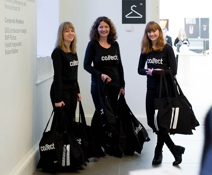 Would you like to volunteer at <a href="/CraftsCouncilUK/">Crafts Council UK</a> #collect2018? A great chance to get involved &amp; receive a free place on Crafts Council Career Start Up Workshop tinyurl.com/y7cqoma2 #arts #crafts