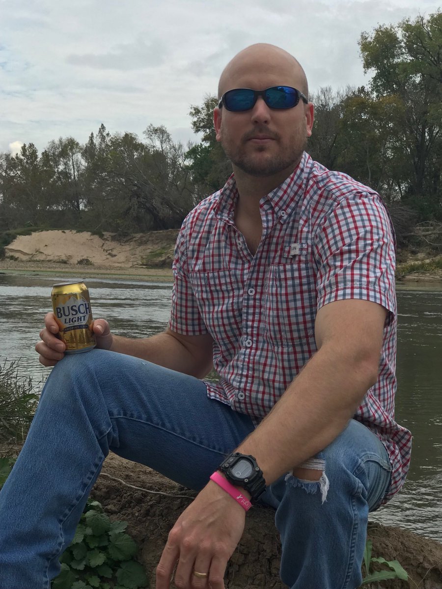 TravisUlrich3's tweet photo. Enjoying a cold one. #TrophyCan #Contest https://t.co/ubxvqqzNeF