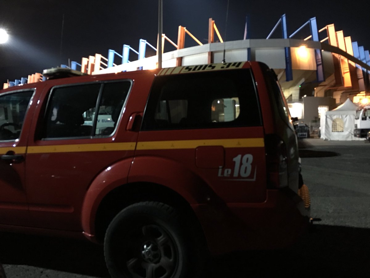 PompiersHerault's tweet photo. Ce soir les sapeurs #pompiers @SDIS34 soutiennent les joueurs du @Mhsc au stade de la Mosson pour le match qui les oppose à l’OM Allez Paillade !!! https://t.co/ZBlsq6zLuL
