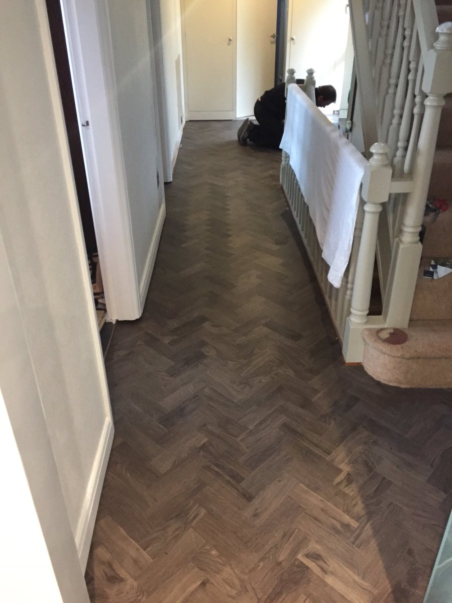 jwrightfooring's tweet photo. Second part of a job completed this weekend with special thanks to Daniel jones (floorskills) for giving up his weekend to help us meet the tight schedule @ShadedjAdam @thenicf @Cre8tivefloor @Installerbyron @DarrenAsh7 @SCDFLOORING @willo87flooring @SandSFloors @DW_Flooring https://t.co/BO1xvx2laK