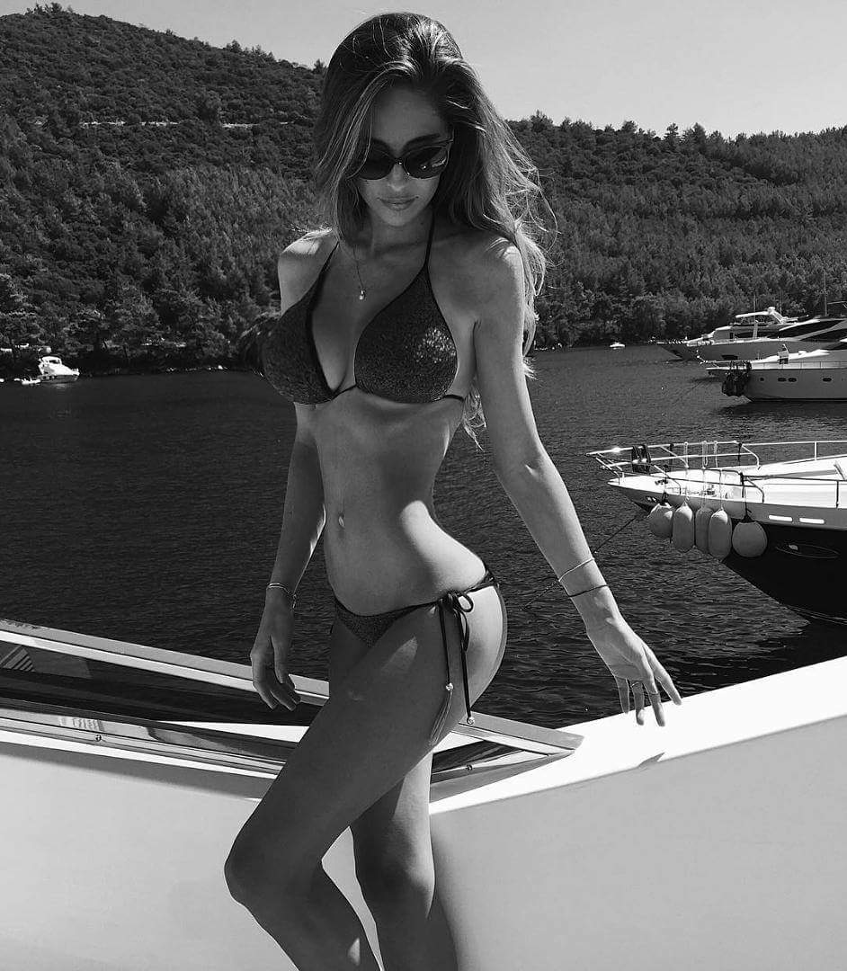4cb89227470143c's tweet photo. Black and White thinspo https://t.co/H8tcNsWdSR